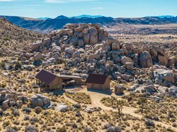 Dikepung Bebatuan Gurun California, Rumah Ini Dijual Rp 65,4 M