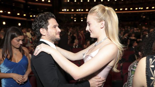 Dua mantan bintang serial Game of Thrones, Sophie Turner dan Kit Harington, reuni lewat film horor berjudul The Dreadful.