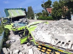 Adu Moncong Dua Truk di Jalur Arteri Jombang Tewaskan Sopir dan Kernet