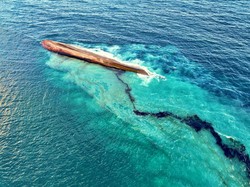 Tumpahan Minyak Cemari Pantai di Tobago