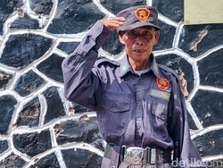 Kisah di Balik Seragam Hansip Kedodoran Abah Unen