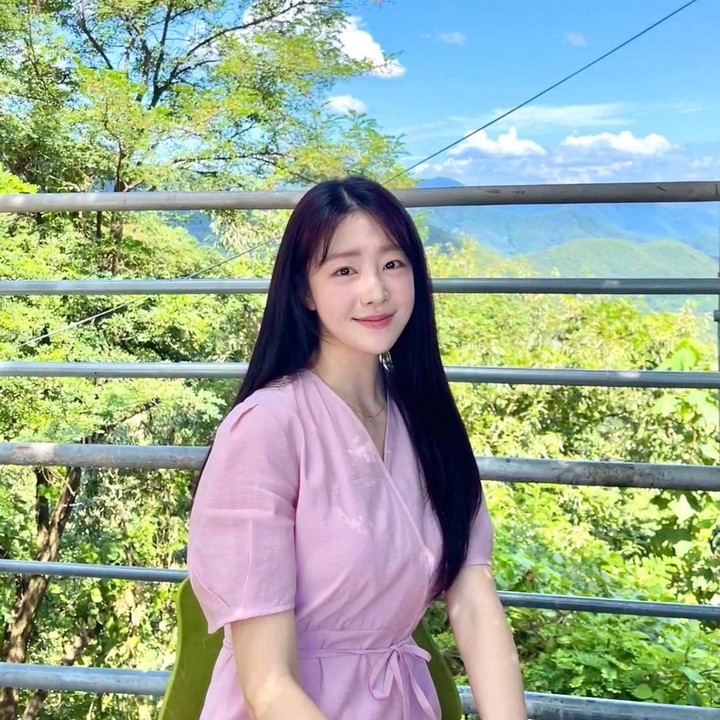 <p>Artis Korea keempat yang lahir di hari Valentine ada Kim Yujeong, Bunda. Lahir pada 14 Februari 1992, Yujeong memutuskan untuk keluar dari girl group LABOUM pada tahun 2021 setelah memutus kontrak dengan pihak agensinya. (Foto: Instagram @yudong_0214)</p>