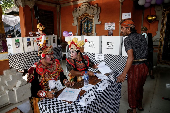 BALI, INDONESIA - FEBRUARY 14: Polling station officers wearing Balinese traditional dance costume are on duty during Indonesia General and Presidential Election in Penarungan Village in Badung Regency of Bali, Indonesia on 14 February, 2024. Indonesia hosts one of the largest single-day elections globally, encompassing the selection of parliamentary members and the nation's new president and vice president. With over 800.000 polling stations dispersed throughout the archipelago, approximately 204,8 million voters will use their democratic rights. (Photo by Johannes Panji Christo/Anadolu via Getty Images)