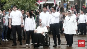 Tangis Pendukung Pecah Iringi Anies Tinggalkan Posko Pemenangan