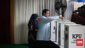 Prabowo Nyoblos di TPS 08 Bojongkoneng Bogor, Ambulans Disiagakan