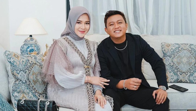 Denny Caknan dan Istri