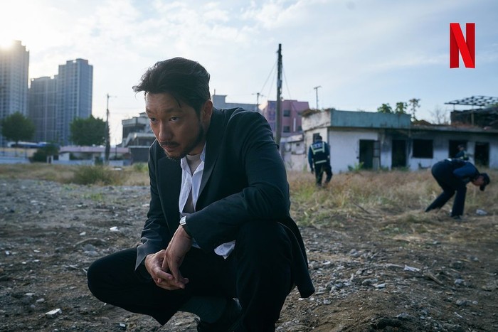 Di balik karakternya yang serius dan penuh ambisi, ternyata tokoh Jang Nan Gam juga menyimpan luka dan dendam, lho./ Foto: instagram.com/netflixkcontent