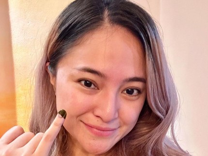 Terpopuler: Potret Gaya Artis Nyoblos Pemilu 2024, Curi Perhatian Bun