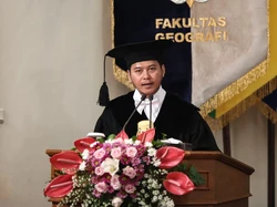 UGM Lantik Guru Besar Termuda di Usia 35 Tahun, Ini Sosoknya