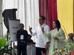 Presiden Jokowi dan Iriana Nyoblos di TPS 10 Gambir