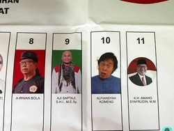 Foto Kocak Komeng Bikin Makin Dekat ke Senayan