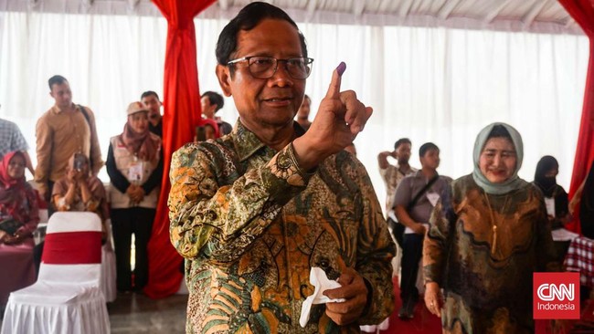 Mahfud MD menjelaskan beda hasil vonis penyelesaian dugaan kecurangan pemilu 2024 lewat jalur angket DPR dan Mahkamah Konstitusi (MK).