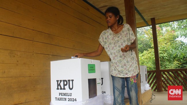 Dari 128 DPT di TPS Balai Adat Dusun Semerantihan terdapat 94 orang atau 73,44 persen yang menggunakan hak suara.