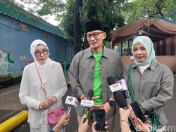Sandiaga Nyoblos Bersama Keluarga: Sejuk, Semakin Membaik Menuju Indonesia Emas