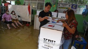 Tempat Parkir Warga di Jaktim Jadi TPS Darurat Imbas Tenda Ambruk