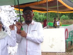 Pemungutan Suara di TPS Bupati Sumenep Nyoblos Sempat Terhenti gegara Hujan