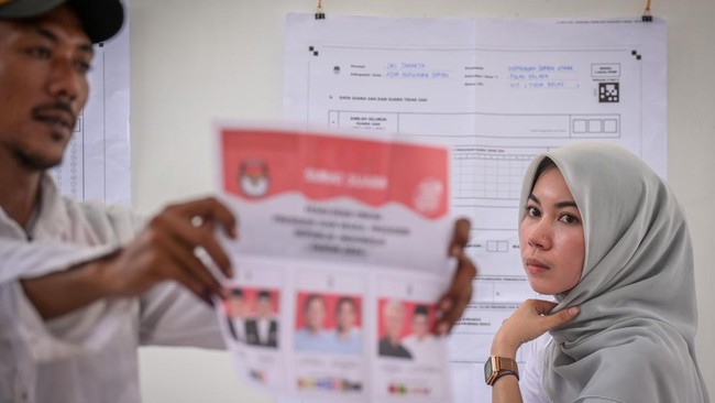 Pasangan nomor 1 Anies-Cak Imin untuk sementara unggul jauh dari Prabowo-Gibran dan Ganjar-Mahfud di Aceh dan Sumatera Barat berdasarkan real count KPU.