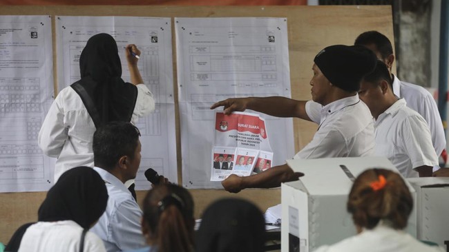 KPU mengatakan petugas KPPS tidak dapat mengoreksi kesalahan data perolehan suara pilpres yang sudah diinput di Sirekap.