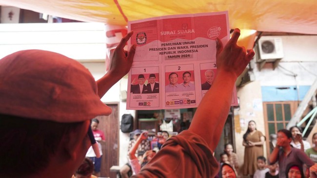 Pencoblosan ulang di Tebo, Jambi, dilakukan lantaran ada anggota KPPS yang mencoblos surat suara sisa.