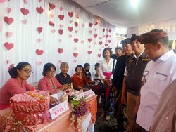 TPS Bernuansa Valentine di Bali, Serba Pink dan Petugasnya Perempuan
