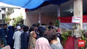 Pencoblosan di TPS Poncol Mampang Terlambat 3 Jam Imbas Banjir