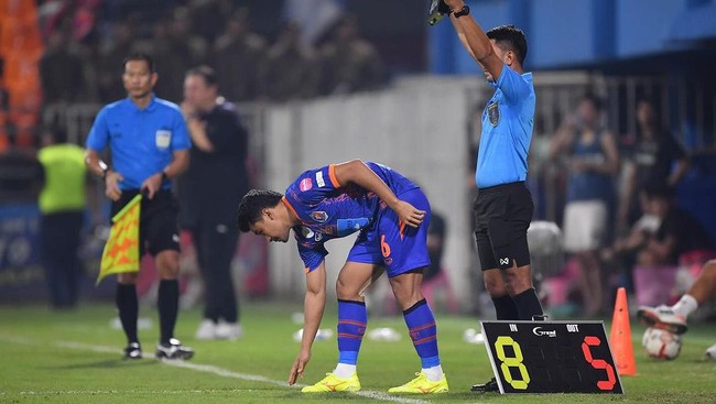 Pelatih Port FC Rangsan Viwatchaichok memberikan komentar atas penampilan timnya usai Asnawi Mangkualam bantu menang dramatis atas Muangthong.
