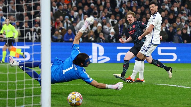 Pemain keturunan Indonesia Kevin Diks main full saat Copenhagen dibantai Manchester City di leg pertama 16 besar Liga Champions 2023/2024.