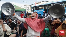 FOTO: Sorak-sorai Warga saat Perhitungan Surat Suara Pilpres 2024