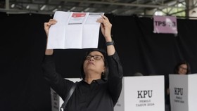 Menteri Jokowi Kompak Pakai Hitam Saat Nyoblos di TPS