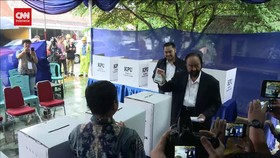 VIDEO: Surya Paloh Yakin Paslon 01Menang DI TPS 008 Grogol Utara