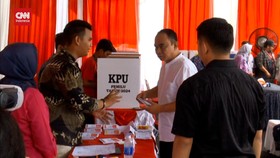 VIDEO: TPS 001 Widya Chandra, TPS Menterinya Jokowi Nyoblos