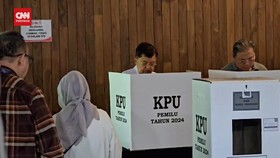 VIDEO: JK dan Keluarga Kompak Serba Putih Nyoblos di TPS 03