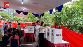 VIDEO: Kaesang dan Erina Gudono Kompak Nyoblos di TPS 063