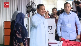 VIDEO: Nyoblos Di TPS 33  Bojongkoneng, Prabowo: Hujan Bawa Berkah