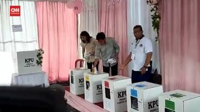 VIDEO: Momen Gibran dan Istri Gunakan Hak Pilih di Solo
