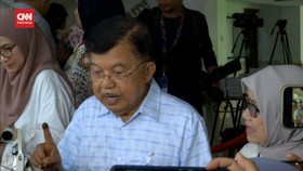 VIDEO: Usai Nyoblos, JK Acungkan Jari Telunjuk Tanda Dukung Amin