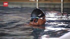 VIDEO: Prabowo Berenang Sambil Merenung Tunggu Hasil Pilpres 2024