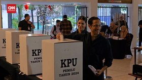 VIDEO: Momen Nadiem Makarim Bawa Anak saat Nyoblos