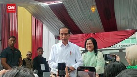 VIDEO: Momen Jokowi-Iriana Gunakan Hak Pilih di TPS 10 Gambir