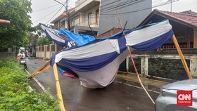 Pencoblosan di Kemayoran Tertunda, TPS Kebanjiran hingga Tenda Roboh