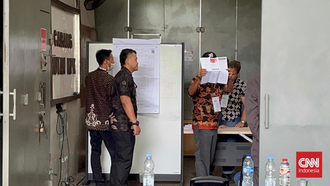 Paslon nomor urut 1 Prabowo-Gibran memperoleh suara paling banyak di TPS 901 Rutan KPK, Jakarta, Rabu (14/2).