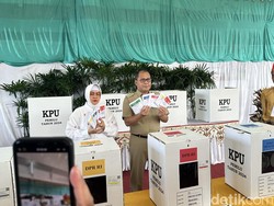 Walkot Makassar Coblos di TPS Maricaya Selatan, Minta Warga Jangan Golput