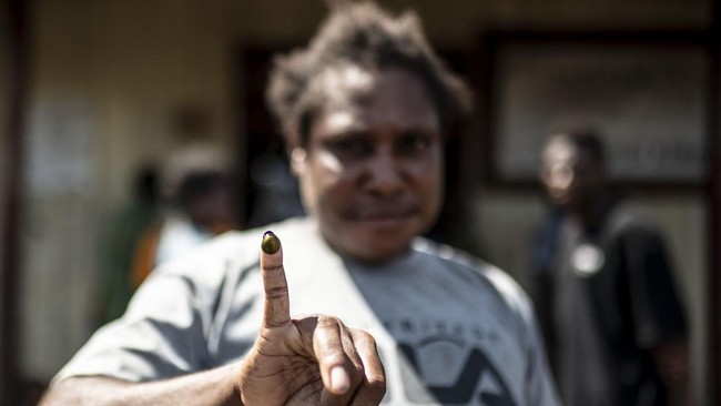 Sebanyak 1.297 tempat pemungutan suara (TPS) di wilayah Papua belum melaksanakan pencoblosan karena persoalan distribusi hingga konflik sosial.
