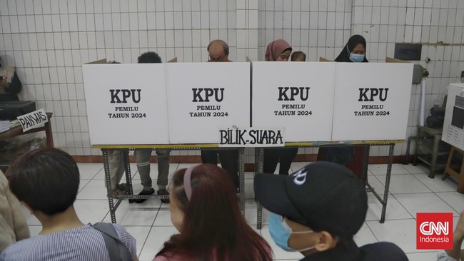 Hidayat Nur Wahid dari PKS memperoleh suara terbanyak berdasarkan real count KPU sejauh ini. Diikuti Mardani Ali Sera yang juga dari PKS.