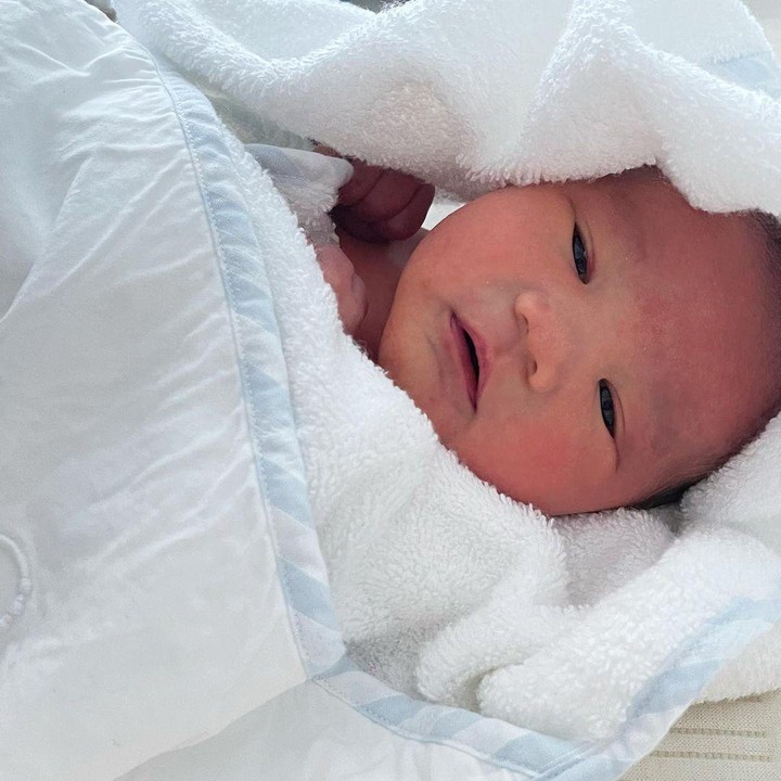 <p>Di akhir Februari ini, Caspar akan genap berusia 2 bulan, Bunda. Sosoknya pun terlihat semakin menggemaskan, lho. (Foto: Instagram: @angelpieters)</p>