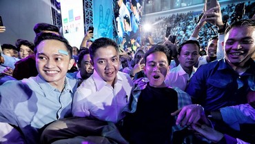 Digendong Mayor Teddy, Gibran Rakabuming: Mimpi Apa Semalam