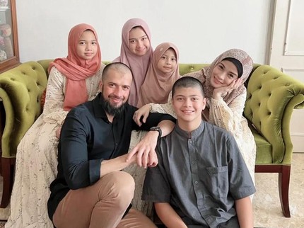 Dulu Ratu Sinetron, Intip 5 Potret Jihan Fahira Bareng Primus Yustisio & Anak-anaknya