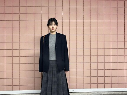 5 Potret OOTD Artis Korea Kim Yoo Jung dalam Balutan Dress hingga Kasual