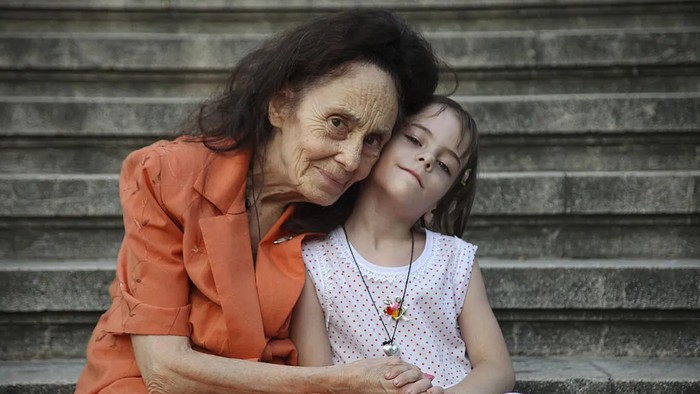 Kisah Haru Adriana Iliescu, Ibu yang Lahirkan Anak Pertamanya di Usia 66 Tahun