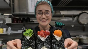 FOTO: Onigiri Terbaik di Tokyo, Pelanggan Rela Antre 3-4 Jam